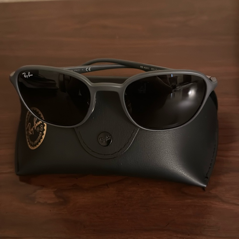 🌺 Ray Ban sunglasses